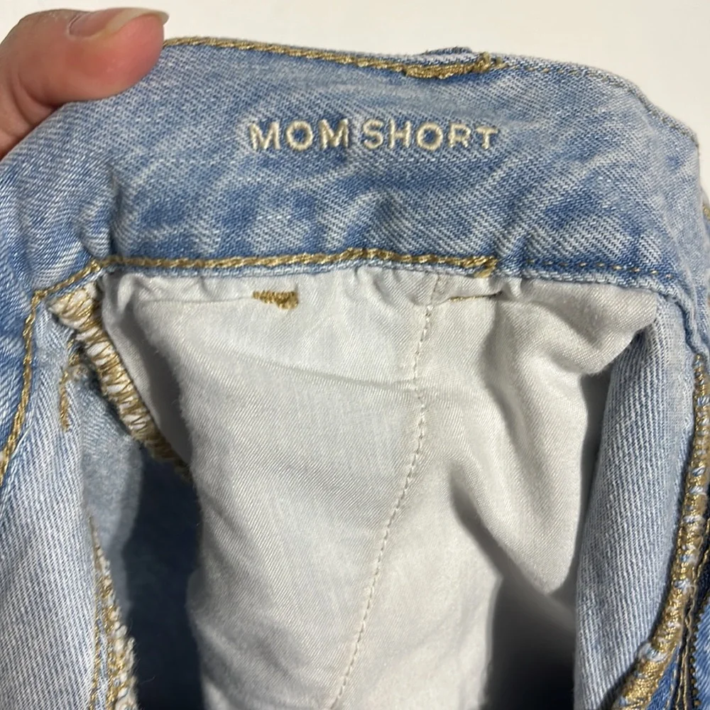 American Eagle Light Wash High Rise Mom Denim Shorts Size 10 - Picture 8 of 9